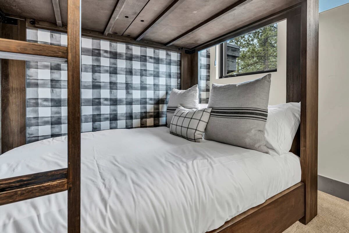 Truckee Duplex with Chef Kitchen & Fireplaces - Photo 3