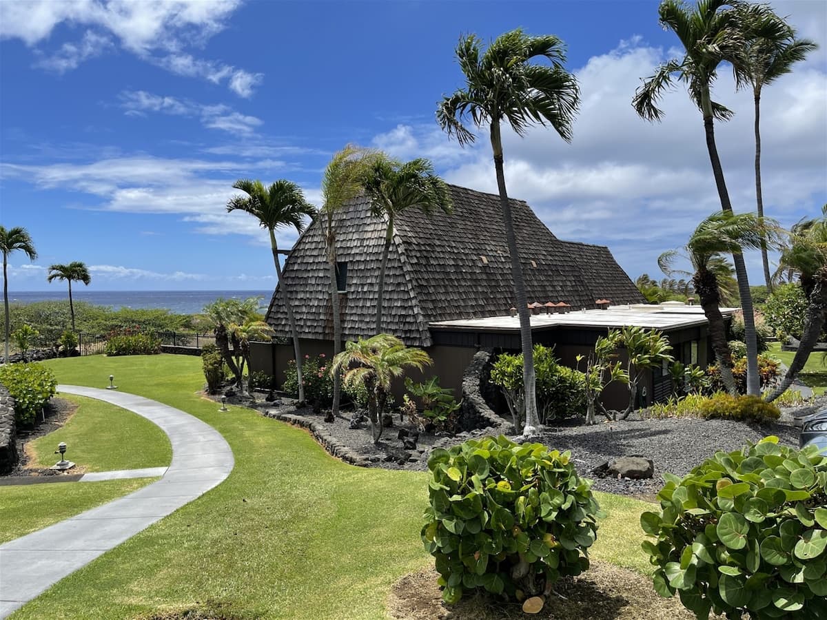 Condo in Pahala · ★4.23 · 2 bedrooms · 2 beds · 2 baths - Photo 2
