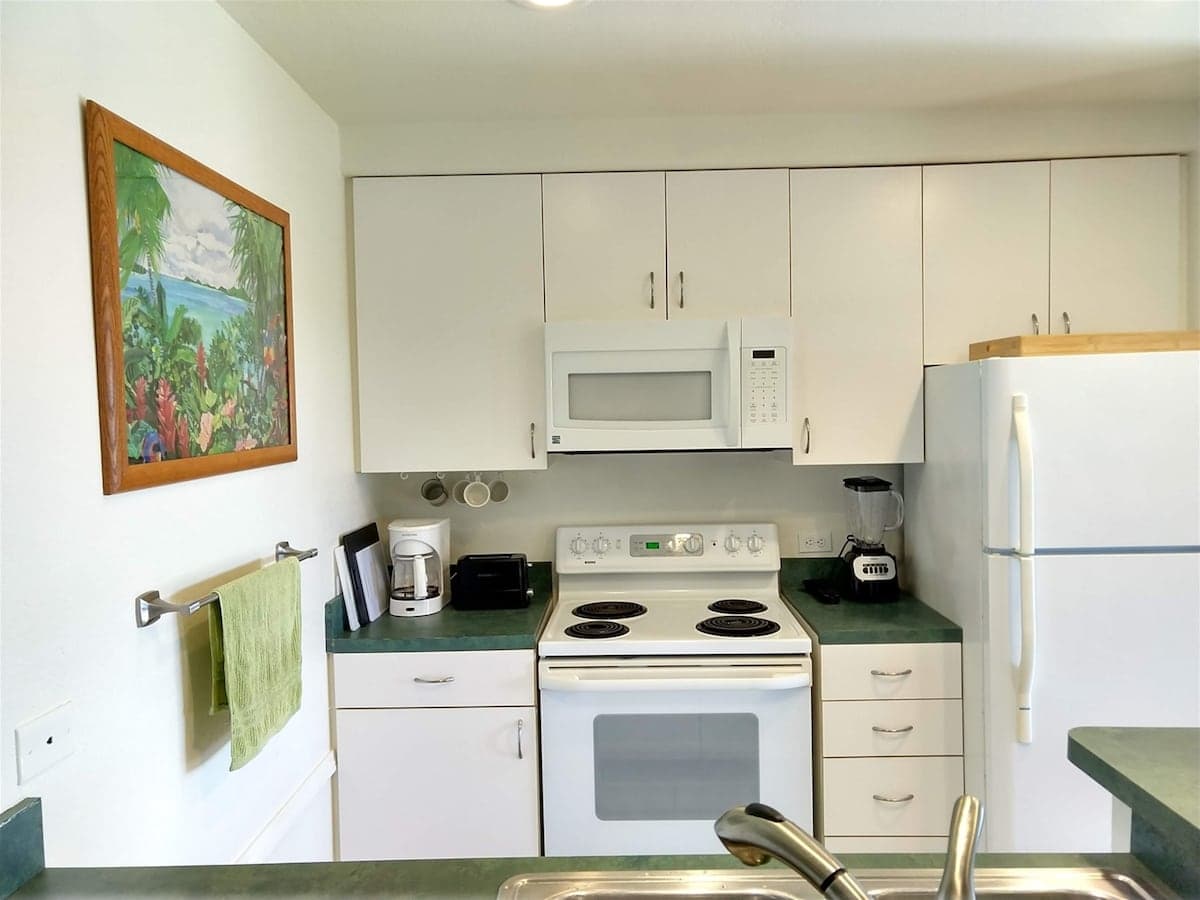 Condo in Pahala · ★4.88 · 1 bedroom · 1 shared bath - Photo 4