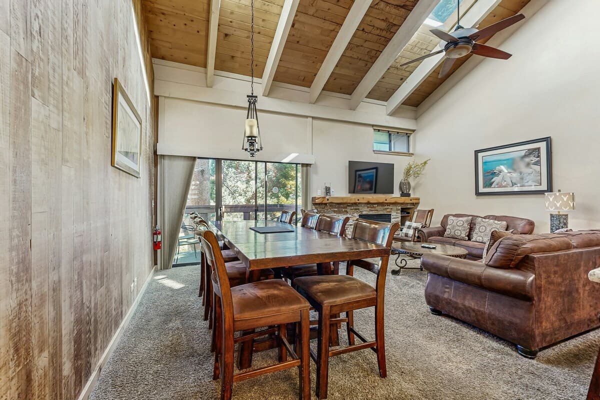 Lakeland Village Pine Grove Beauty, 3 Floors - Photo 3