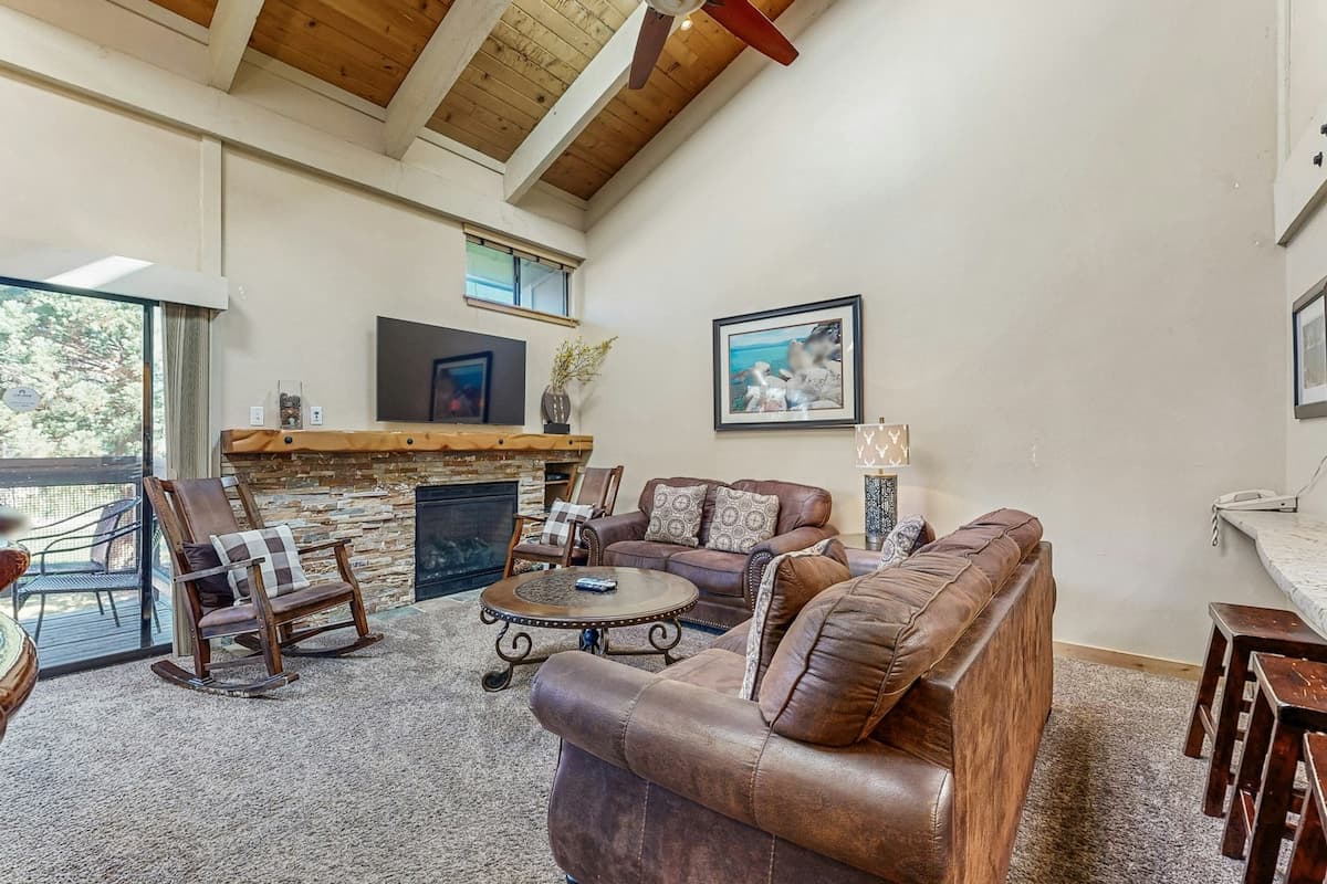 Lakeland Village Pine Grove Beauty, 3 Floors - Photo 1