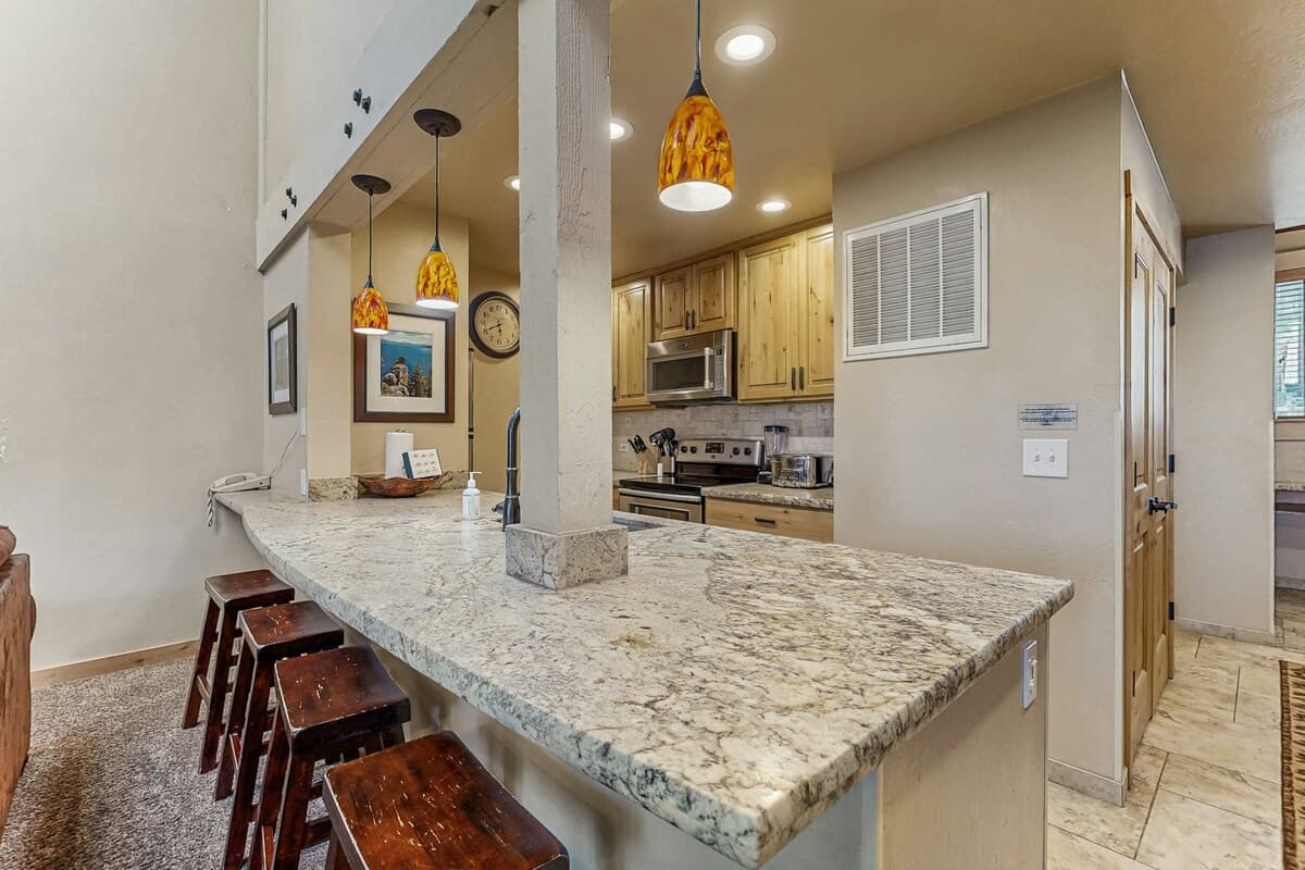 Lakeland Village Pine Grove Beauty, 3 Floors - Photo 4