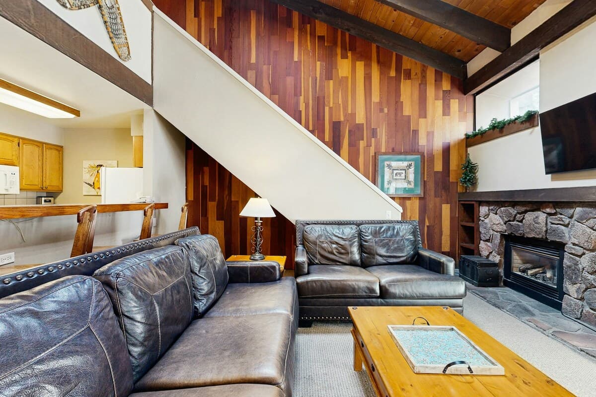 Lakeland Village Loft with Fireplace & Lake Access - Photo 5