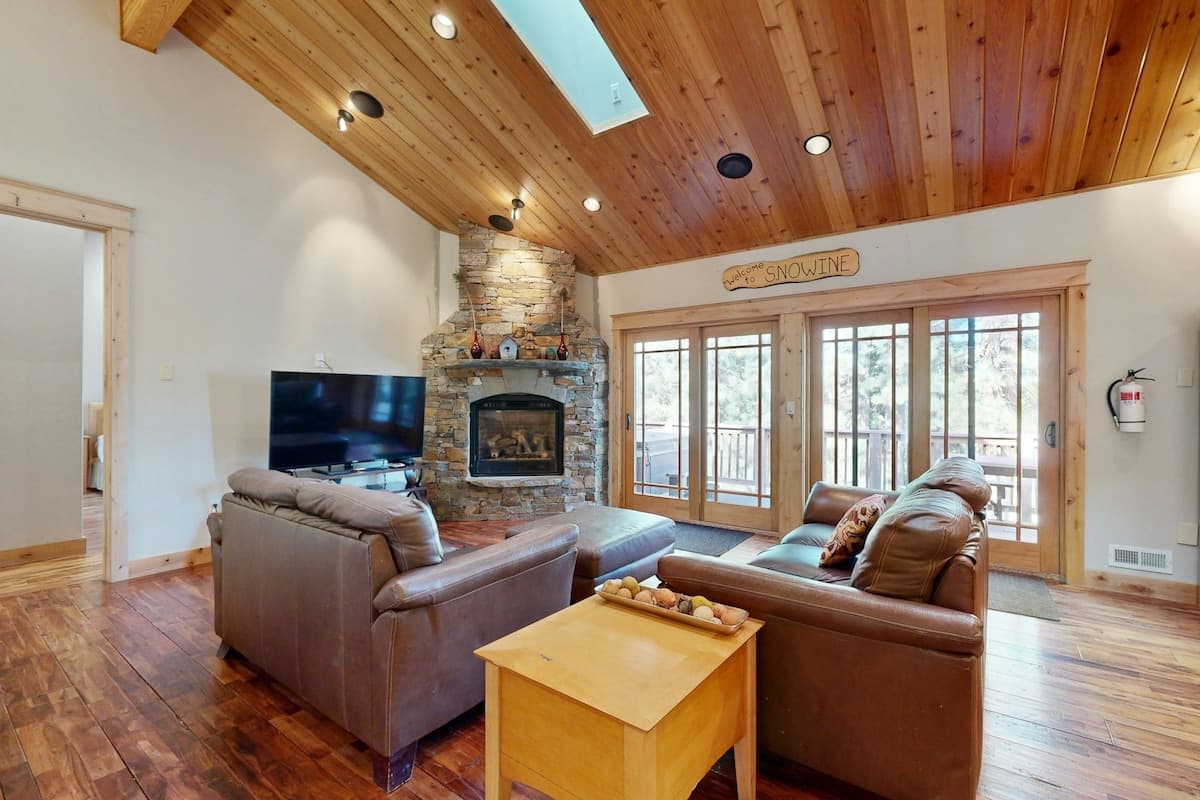High Meadows Gem Hot Tub, Pool Table, Pets OK - Photo 3