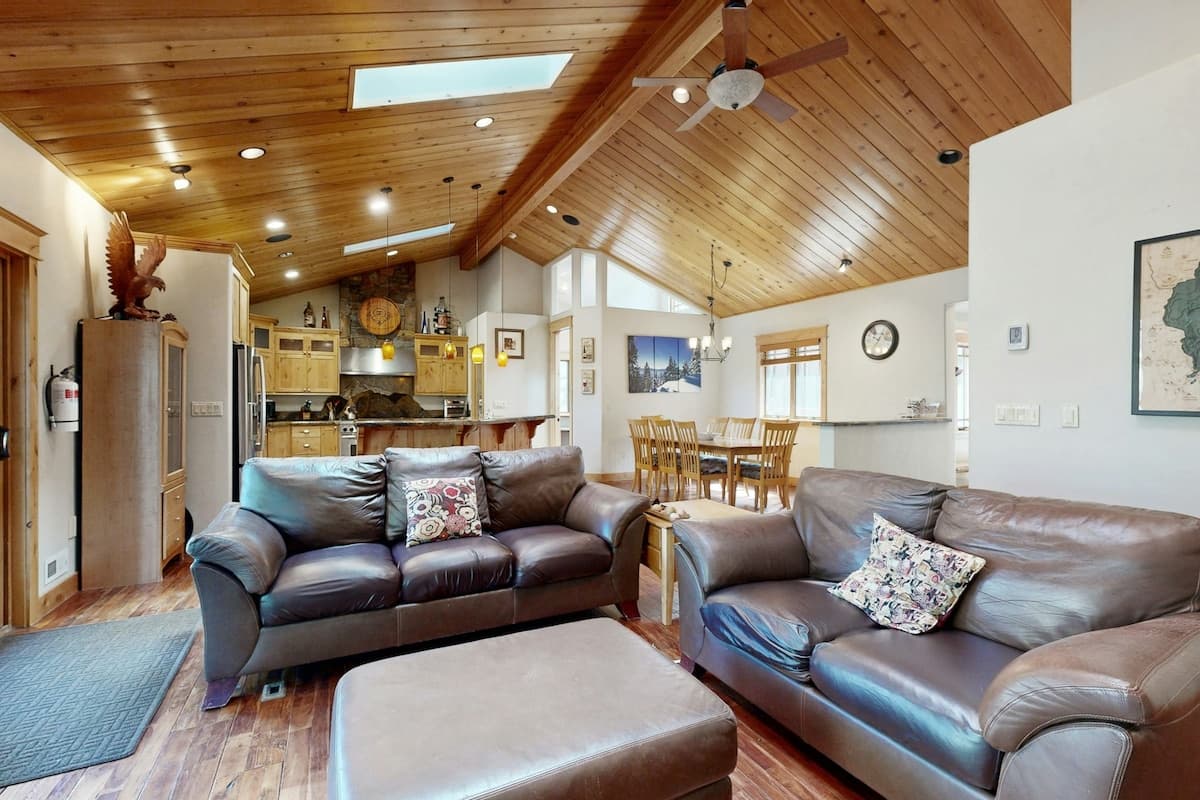High Meadows Gem Hot Tub, Pool Table, Pets OK - Photo 4