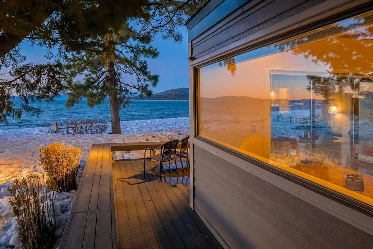 Lakefront Townhouse, Private Hot Tub, 270 Views - Photo 3