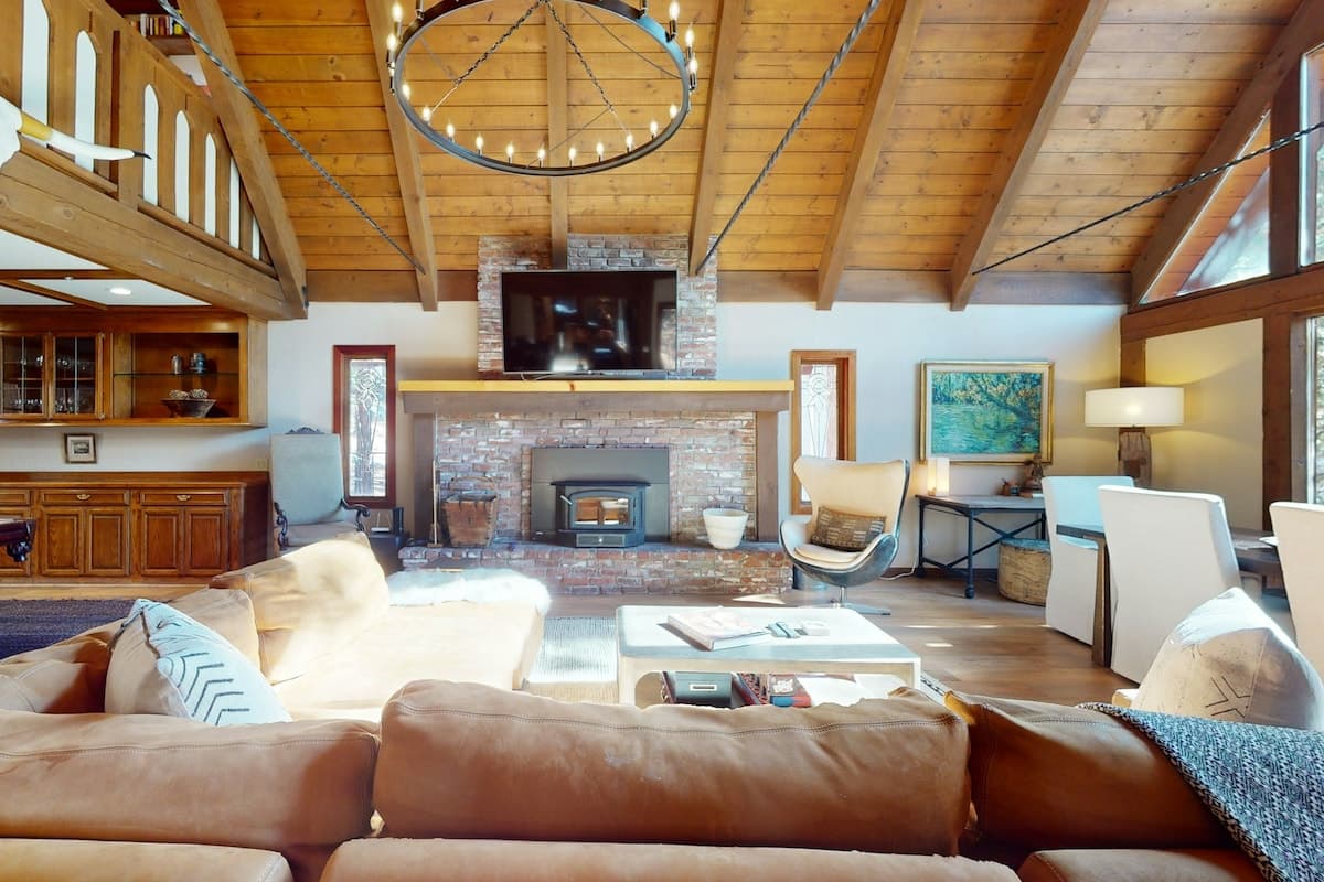 Home in Zephyr Cove · ★4.0 · 3 bedrooms · 8 beds · 3 private baths - Photo 3