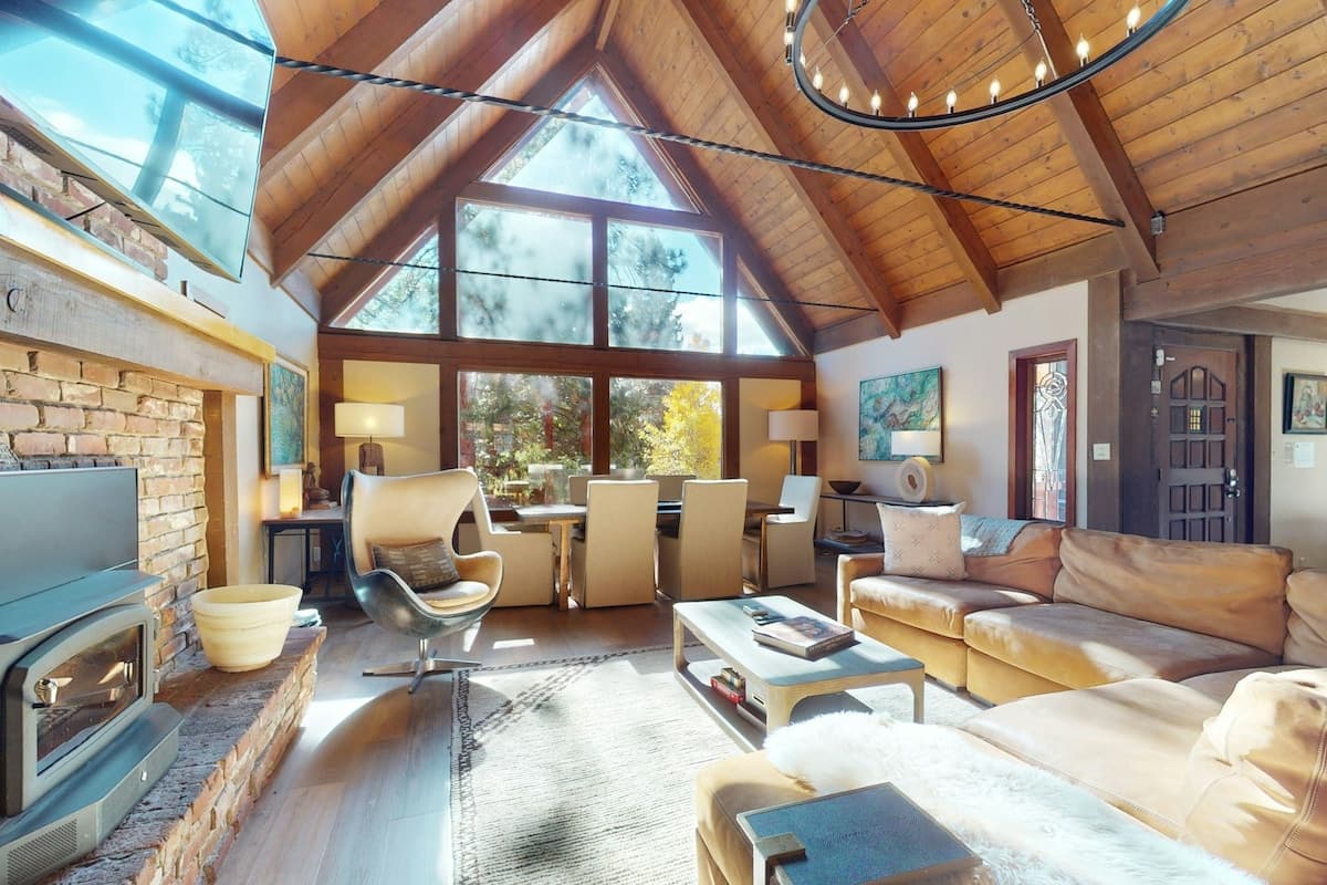 Home in Zephyr Cove · ★4.0 · 3 bedrooms · 8 beds · 3 private baths - Photo 4