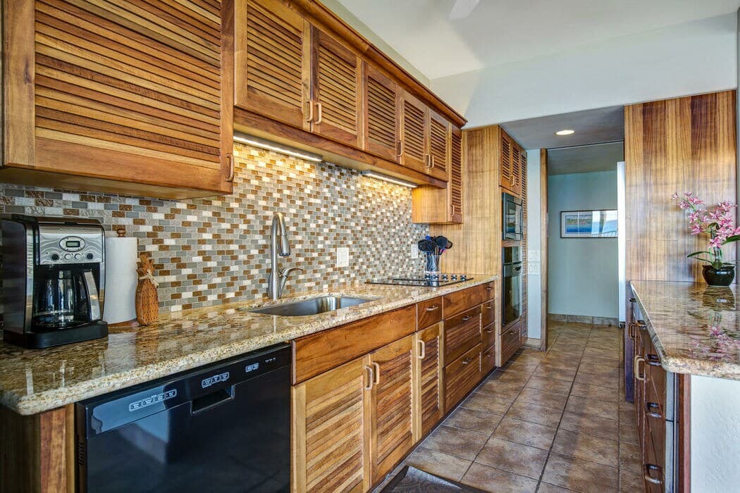 Condo in Kailua-Kona · ★4.67 · 2 bedrooms · 2 beds · 2 baths - Photo 5