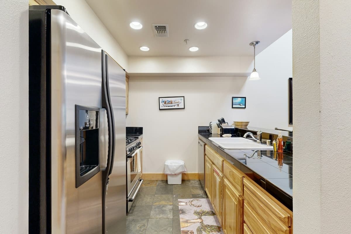 Tavern Inn Condo with Shuttle to Palisades - Photo 4