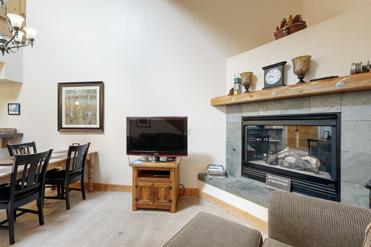 Tavern Inn Condo with Shuttle to Palisades - Photo 2