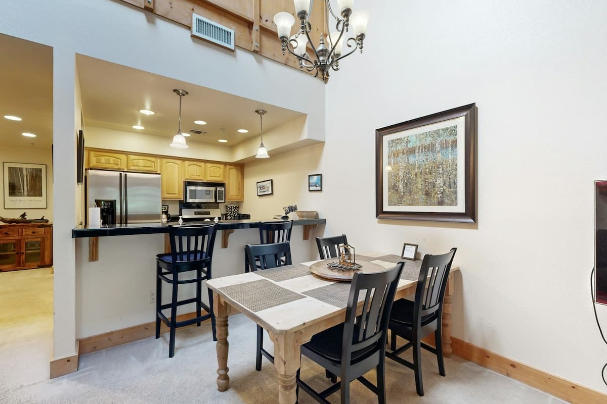 Tavern Inn Condo with Shuttle to Palisades - Photo 3