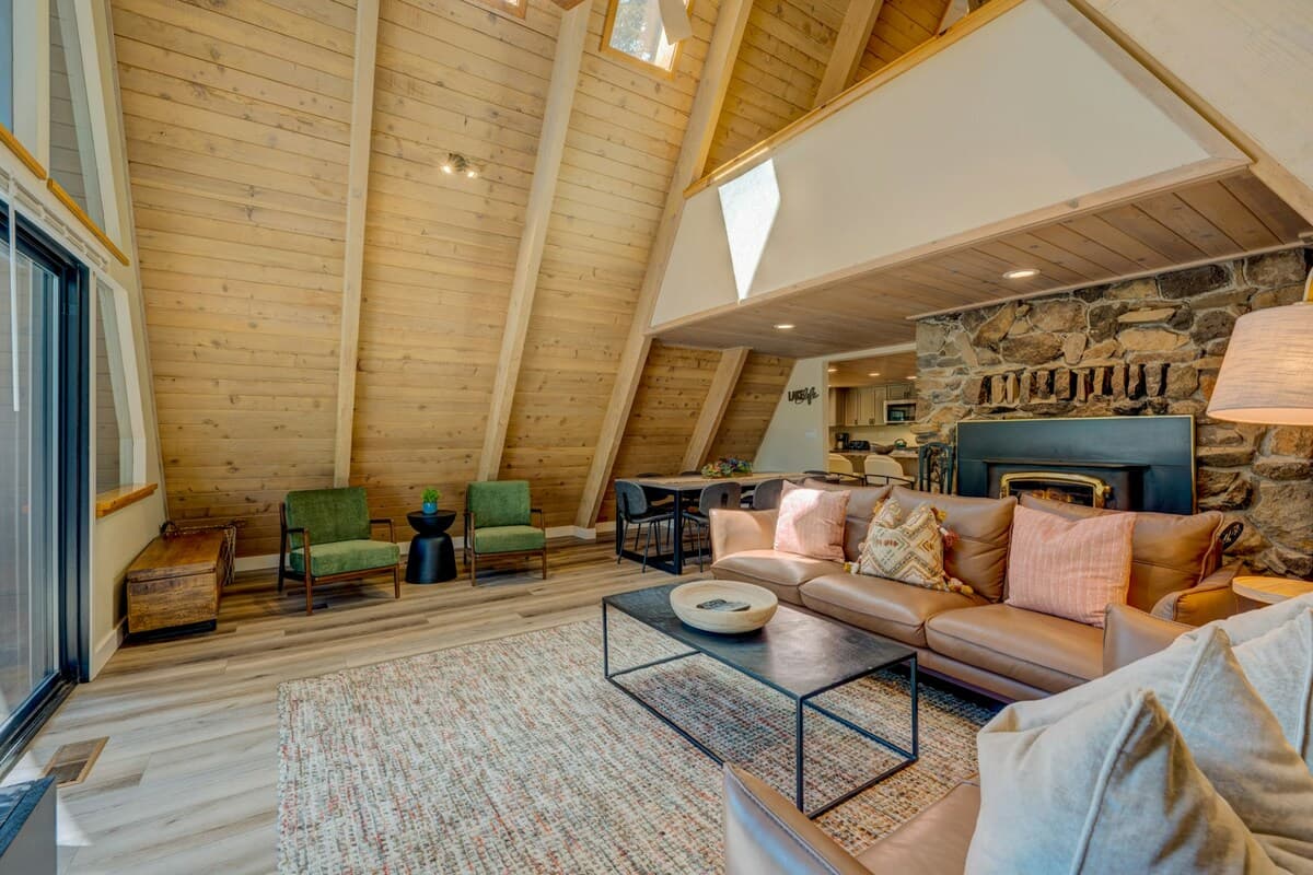 Wood-Burning Fireplace, Pool Table & Deck - Photo 2