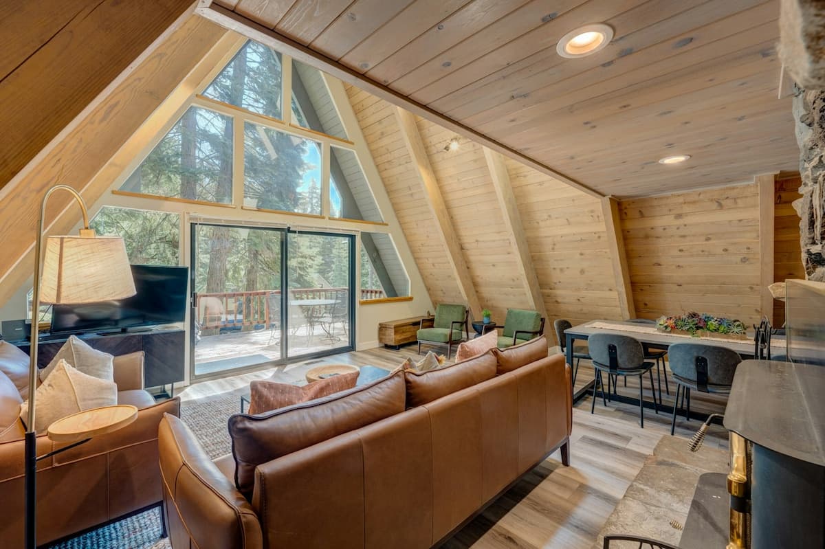 Wood-Burning Fireplace, Pool Table & Deck - Photo 1