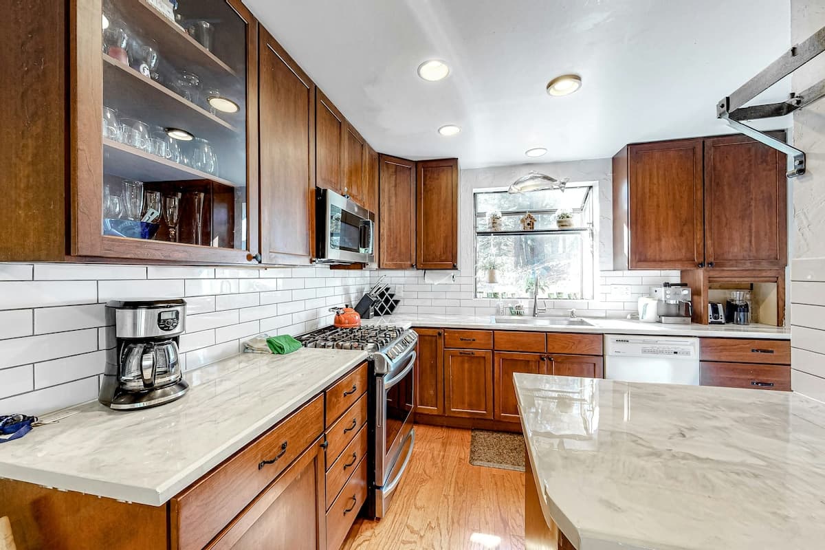 Rustic 3-Story Condo Near Ski & Lake Tahoe - Photo 4