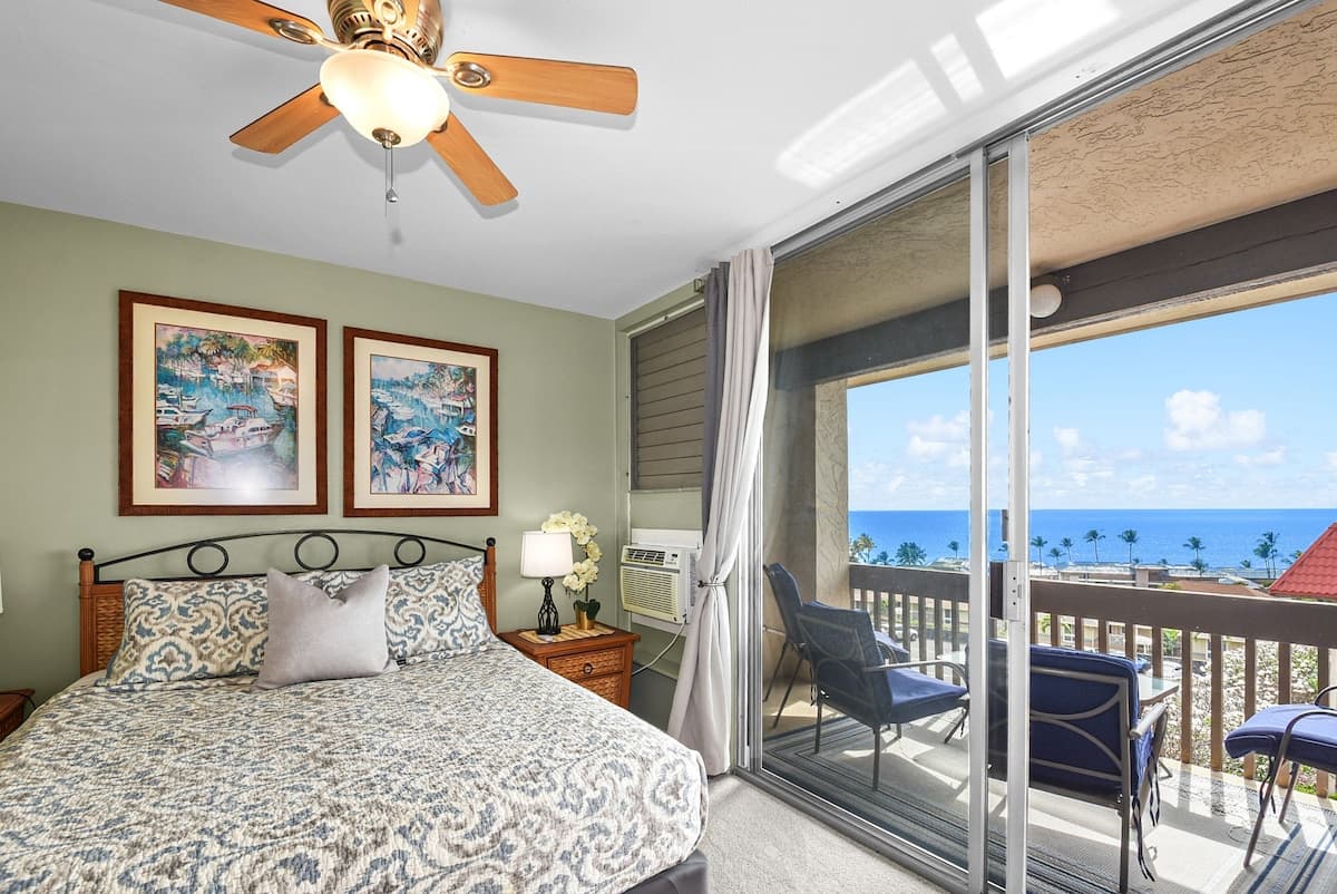 Condo in Kailua-Kona · ★5.0 · 2 bedrooms · 3 beds · 1.5 private baths - Photo 4
