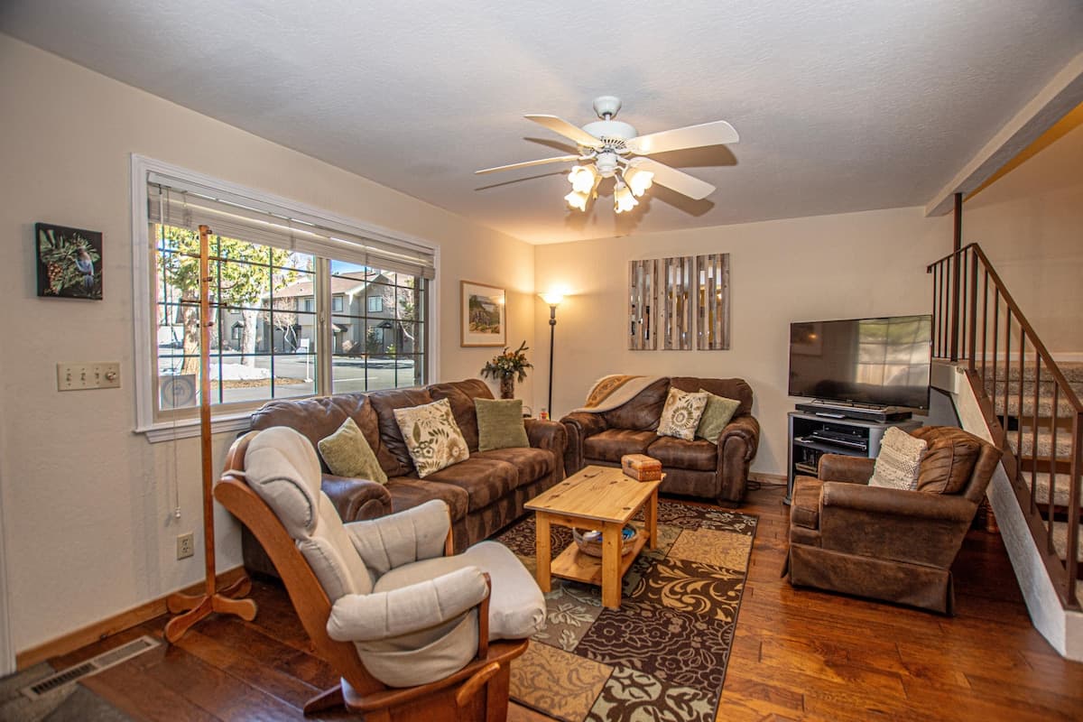 Updated Condo, Gas Fireplace, Grill & Deck - Photo 2