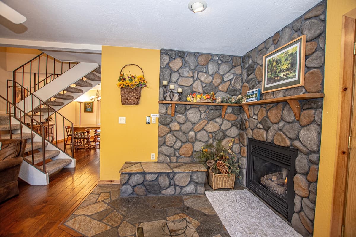 Updated Condo, Gas Fireplace, Grill & Deck - Photo 4
