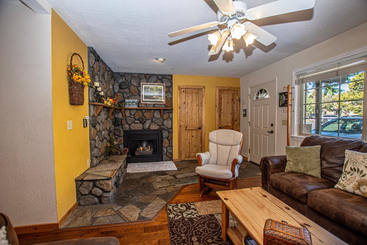 Updated Condo, Gas Fireplace, Grill & Deck - Photo 3