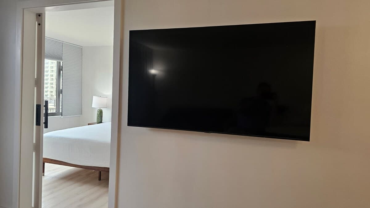Condo in Honolulu · ★4.75 · 1 bedroom · 2 beds · 1 private bath - Photo 4
