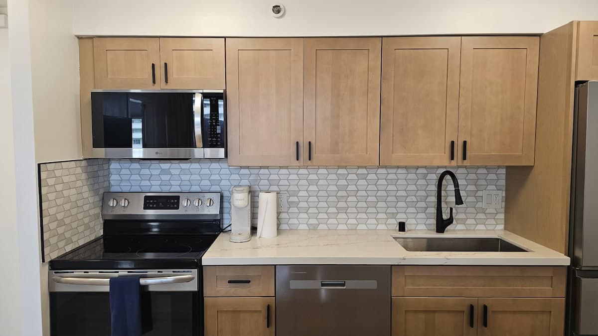 Condo in Honolulu · ★4.75 · 1 bedroom · 2 beds · 1 private bath - Photo 5