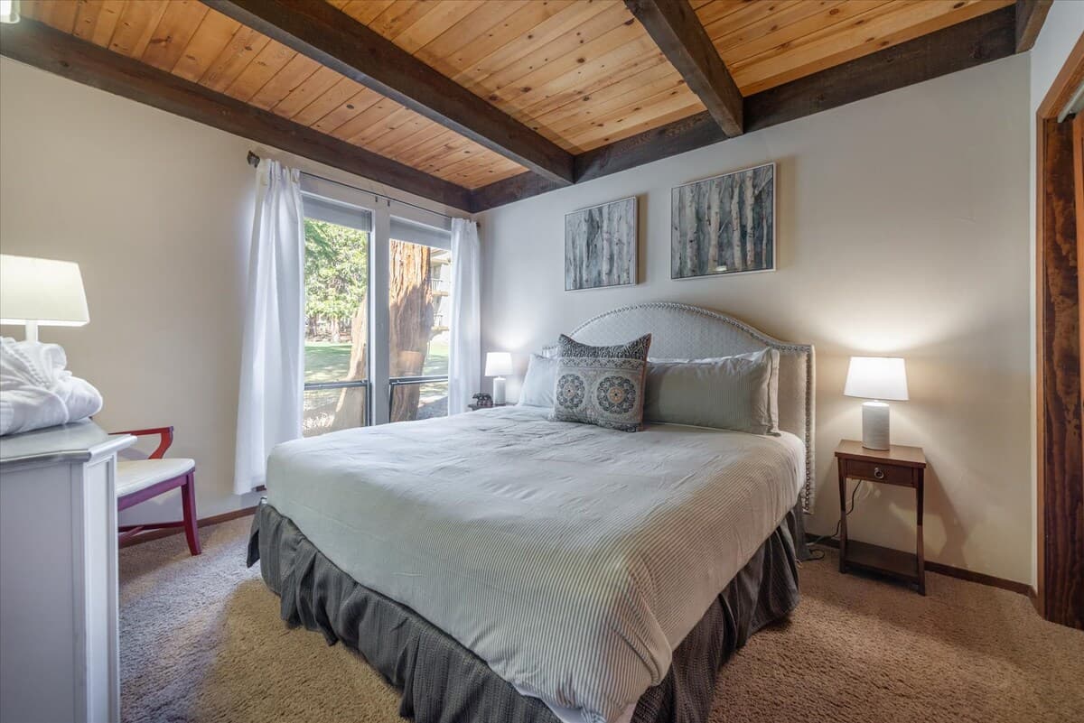 Cozy 3-Level Tahoe Condo, Pool & Hot Tub Access - Photo 3