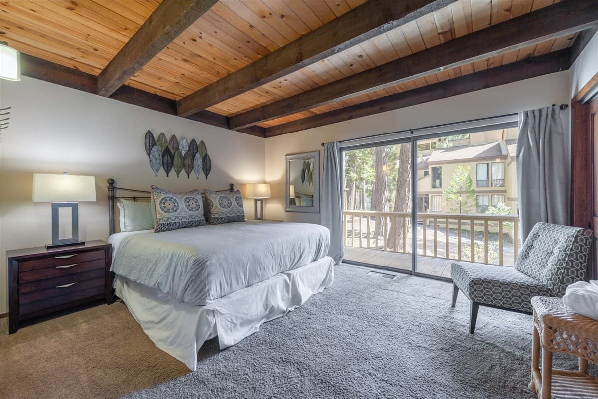 Cozy 3-Level Tahoe Condo, Pool & Hot Tub Access - Photo 2