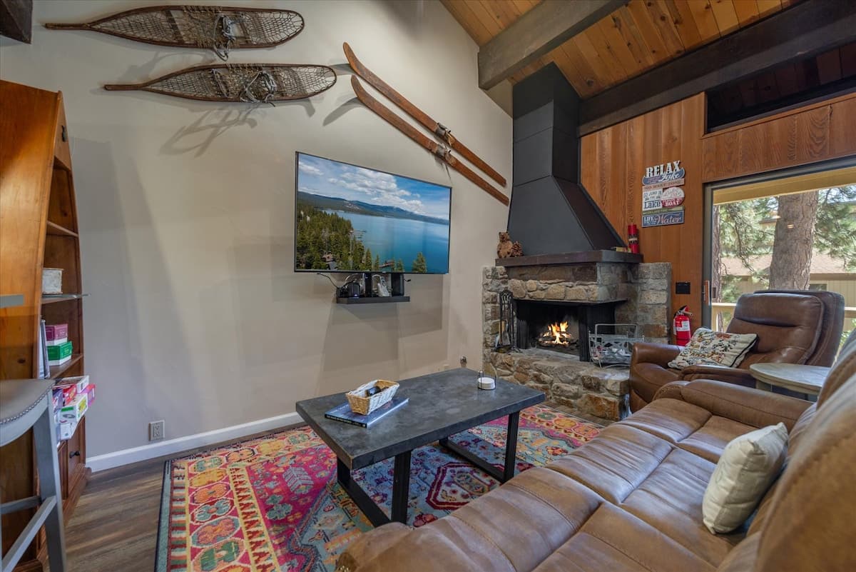Cozy 3-Level Tahoe Condo, Pool & Hot Tub Access - Photo 4