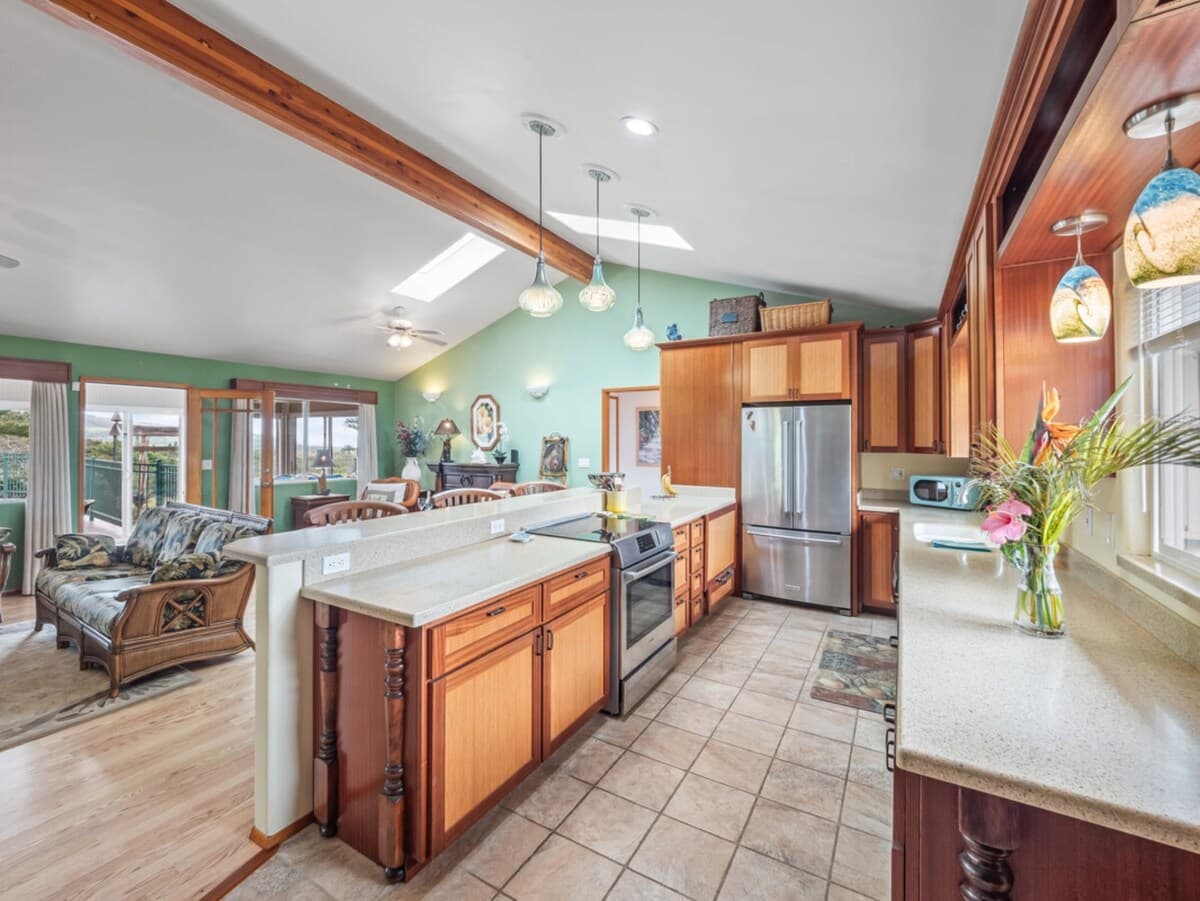 Home in Naalehu · ★4.8 · 3 bedrooms · 3 beds · 2 shared baths - Photo 5