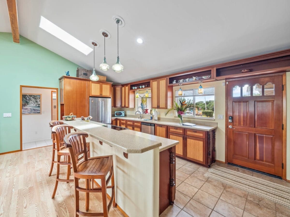 Home in Naalehu · ★4.8 · 3 bedrooms · 3 beds · 2 shared baths - Photo 4