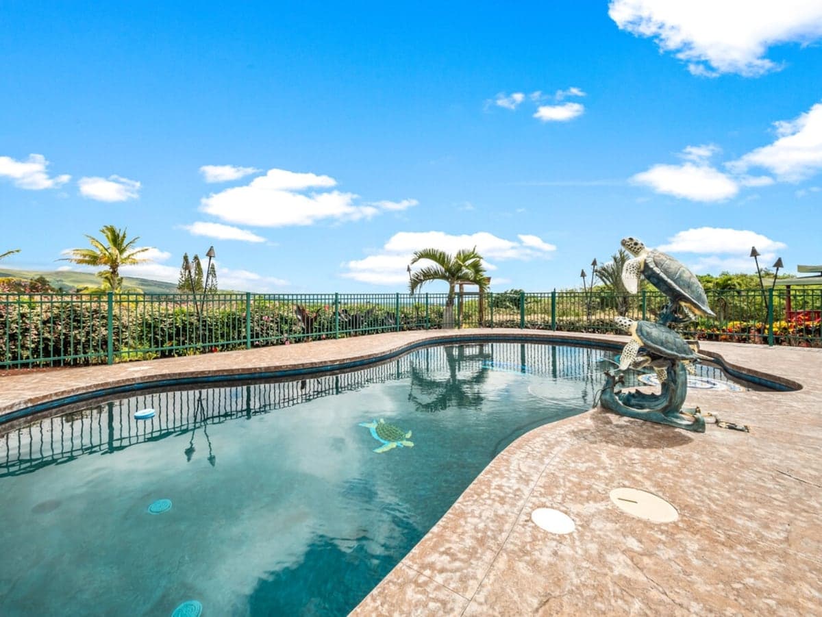 Home in Naalehu · ★4.8 · 3 bedrooms · 3 beds · 2 shared baths - Photo 1