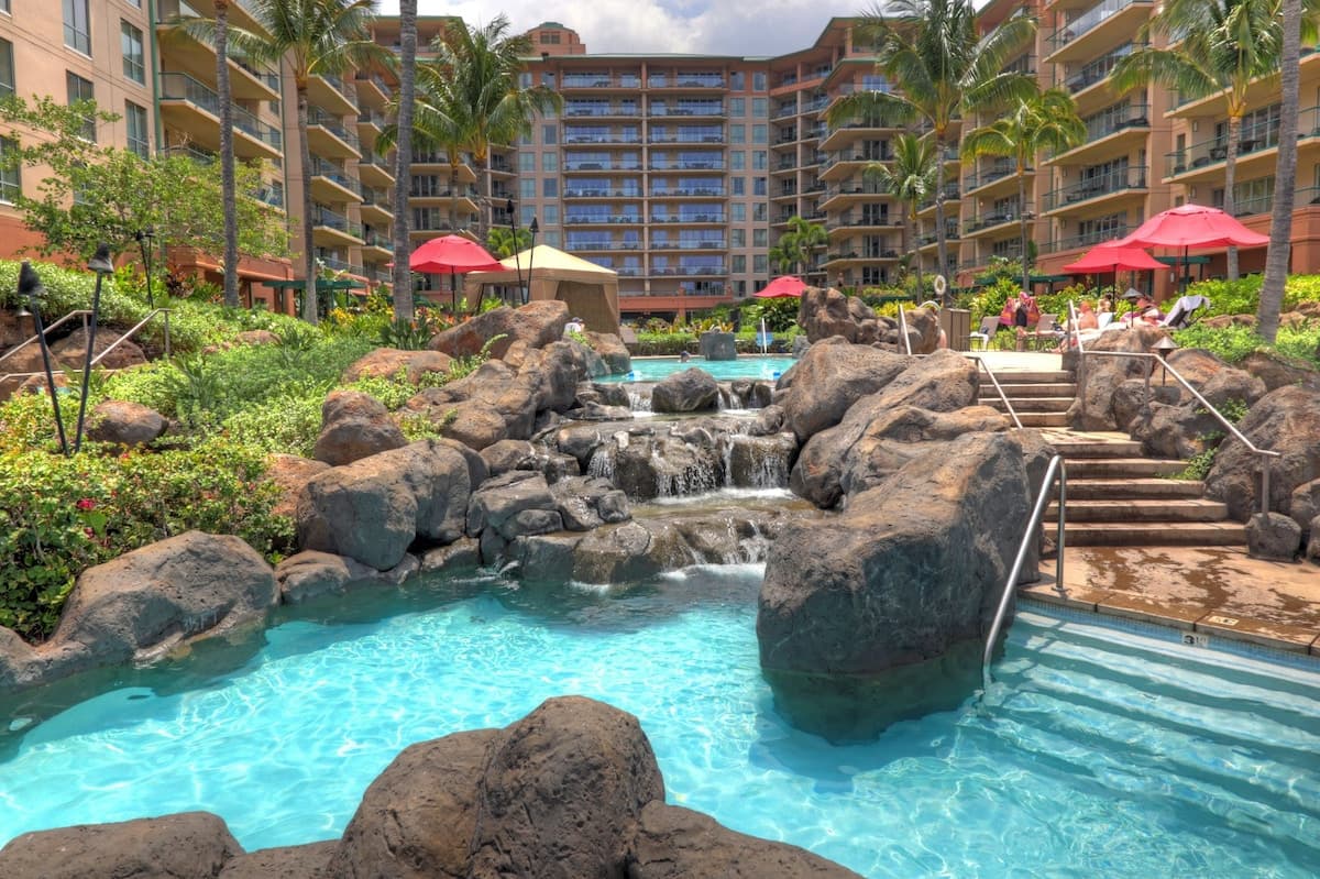 Condo in Lahaina · ★4.68 · 1 bedroom · 2 beds · 1 shared bath - Photo 2