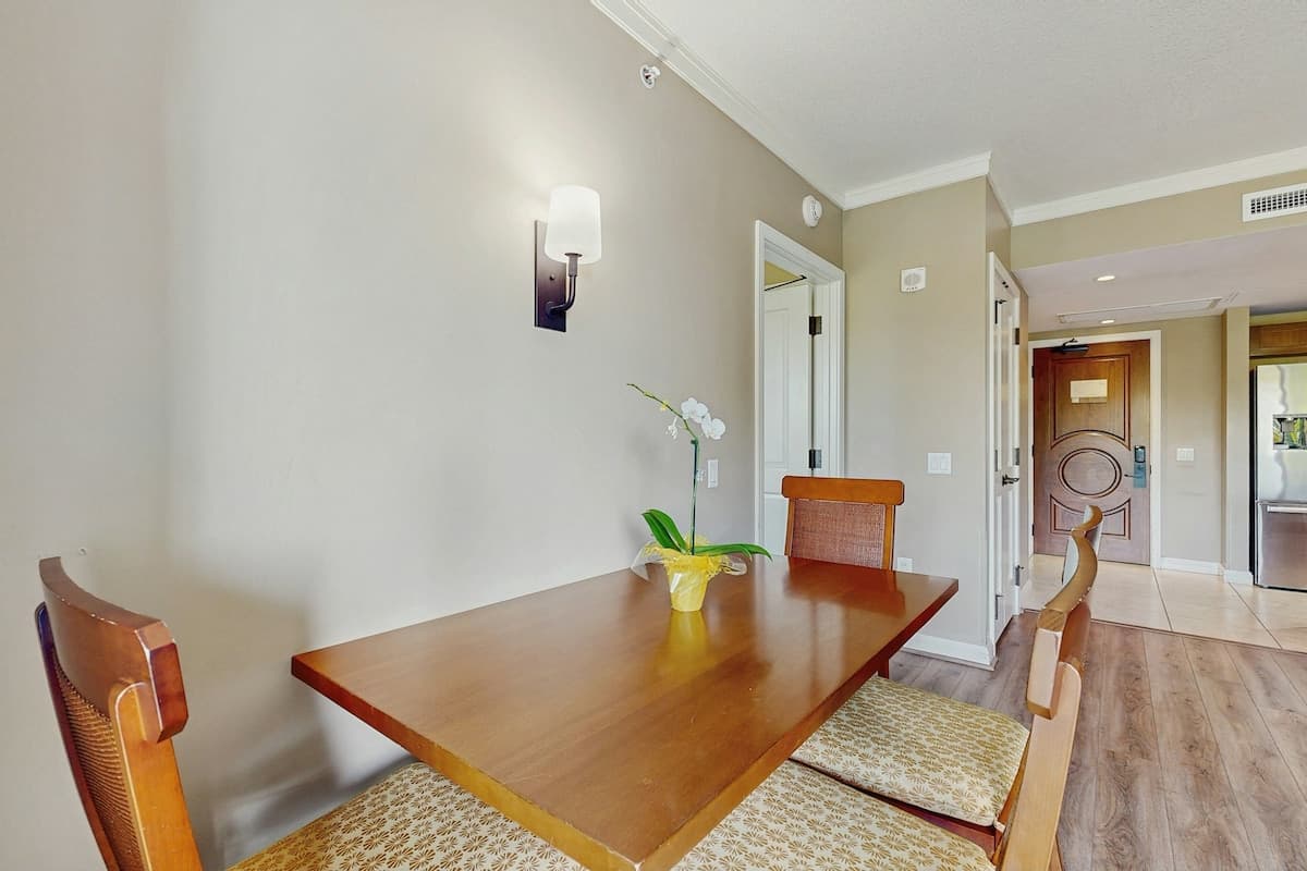 Condo in Lahaina · ★4.68 · 1 bedroom · 2 beds · 1 shared bath - Photo 4