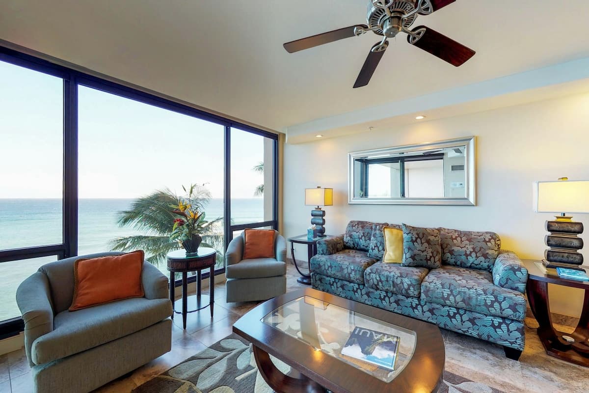 Condo in Lahaina · ★4.71 · 1 bedroom · 2 beds · 1 shared bath - Photo 2