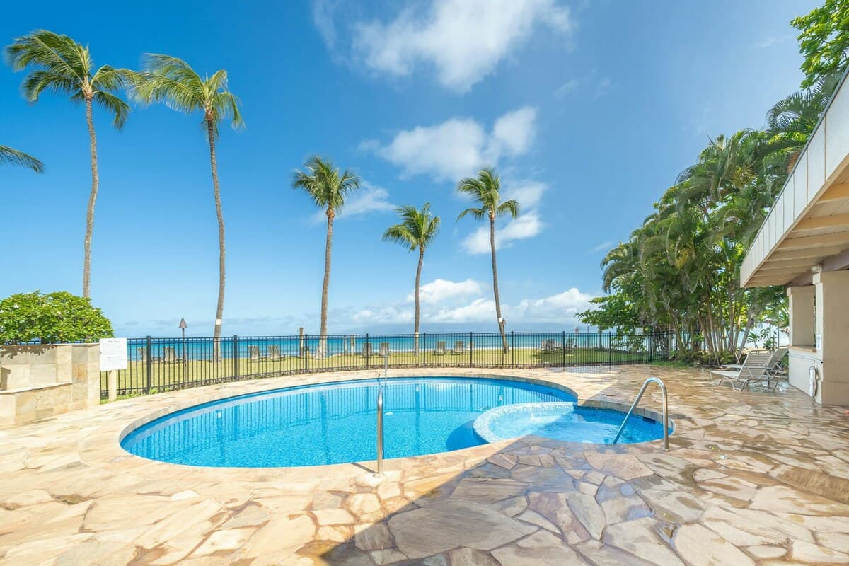 Condo in Lahaina · ★4.71 · 2 bedrooms · 4 beds · 2 shared baths - Photo 3