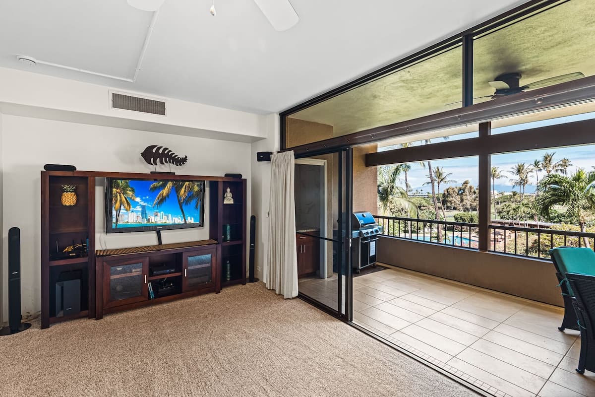 Condo in Lahaina · ★4.72 · 2 bedrooms · 3 beds · 2 baths - Photo 5