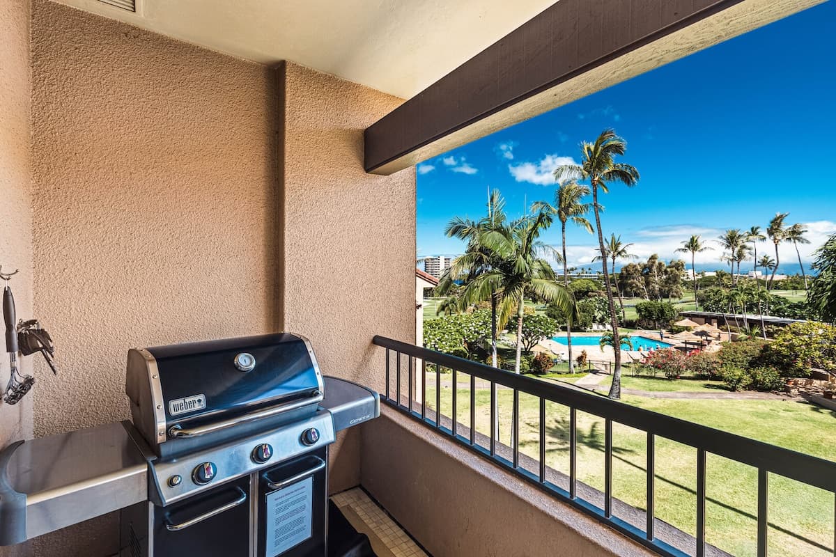 Condo in Lahaina · ★4.72 · 2 bedrooms · 3 beds · 2 baths - Photo 3