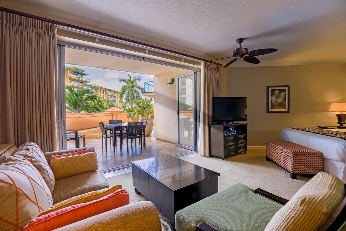 Condo in Lahaina · ★4.85 · Studio · 2 beds · 1 bath - Photo 2