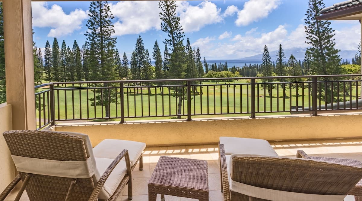 Condo in Lahaina · ★4.8 · 1 bedroom · 2 beds · 2 private baths - Photo 2