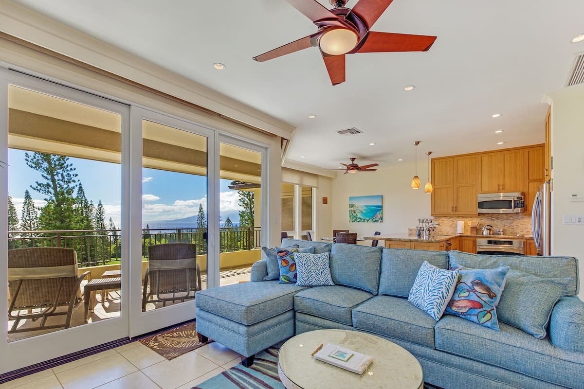 Condo in Lahaina · ★4.8 · 1 bedroom · 2 beds · 2 private baths - Photo 5