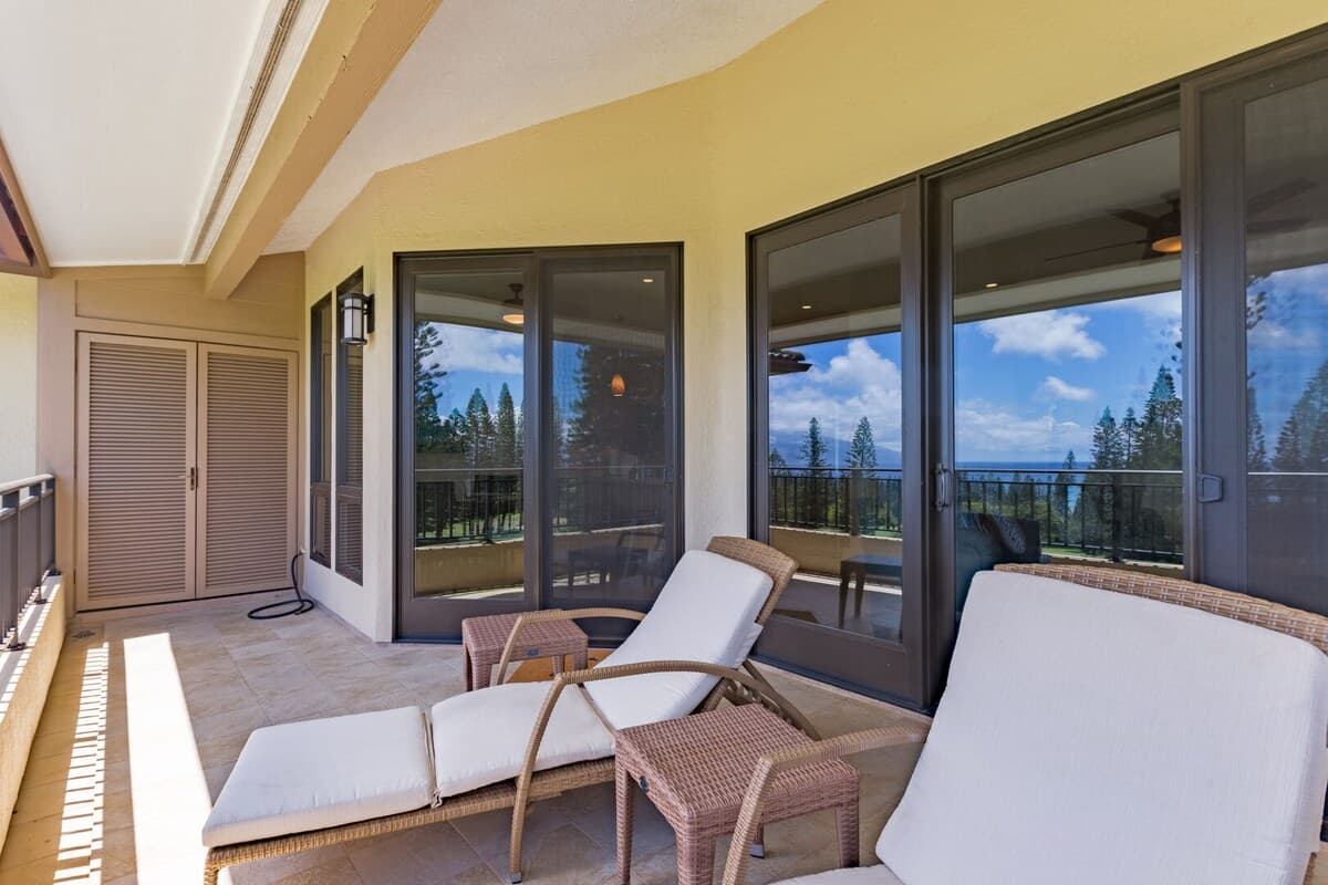 Condo in Lahaina · ★4.8 · 1 bedroom · 2 beds · 2 private baths - Photo 4