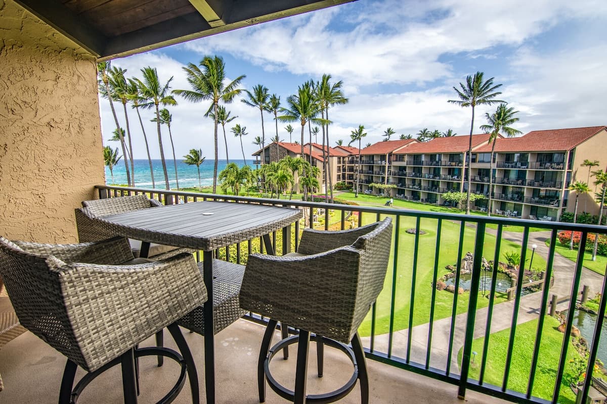 Condo in Lahaina · ★4.68 · 3 bedrooms · 5 beds · 2 baths - Photo 1
