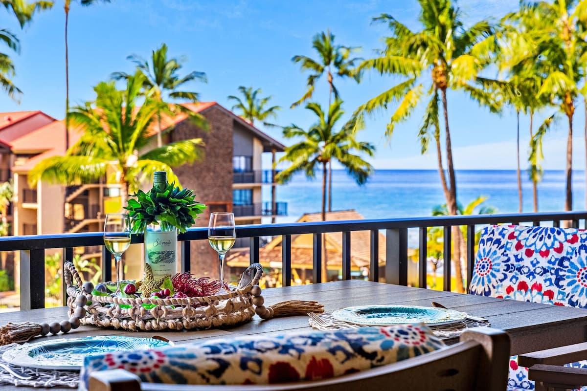 Condo in Lahaina · ★4.53 · 3 bedrooms · 6 beds · 2 baths - Photo 1