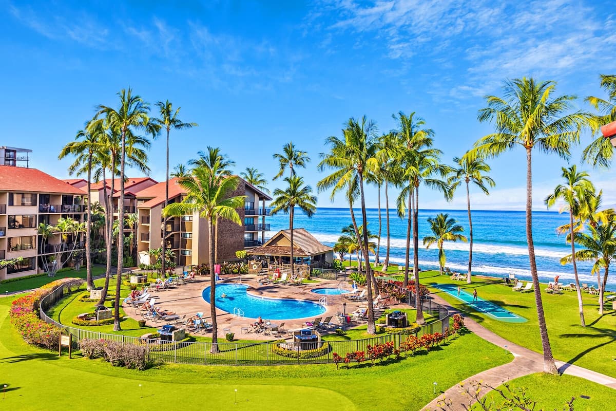 Condo in Lahaina · ★4.53 · 3 bedrooms · 6 beds · 2 baths - Photo 3