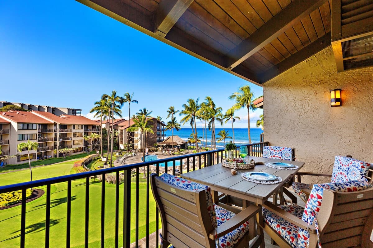 Condo in Lahaina · ★4.53 · 3 bedrooms · 6 beds · 2 baths - Photo 2