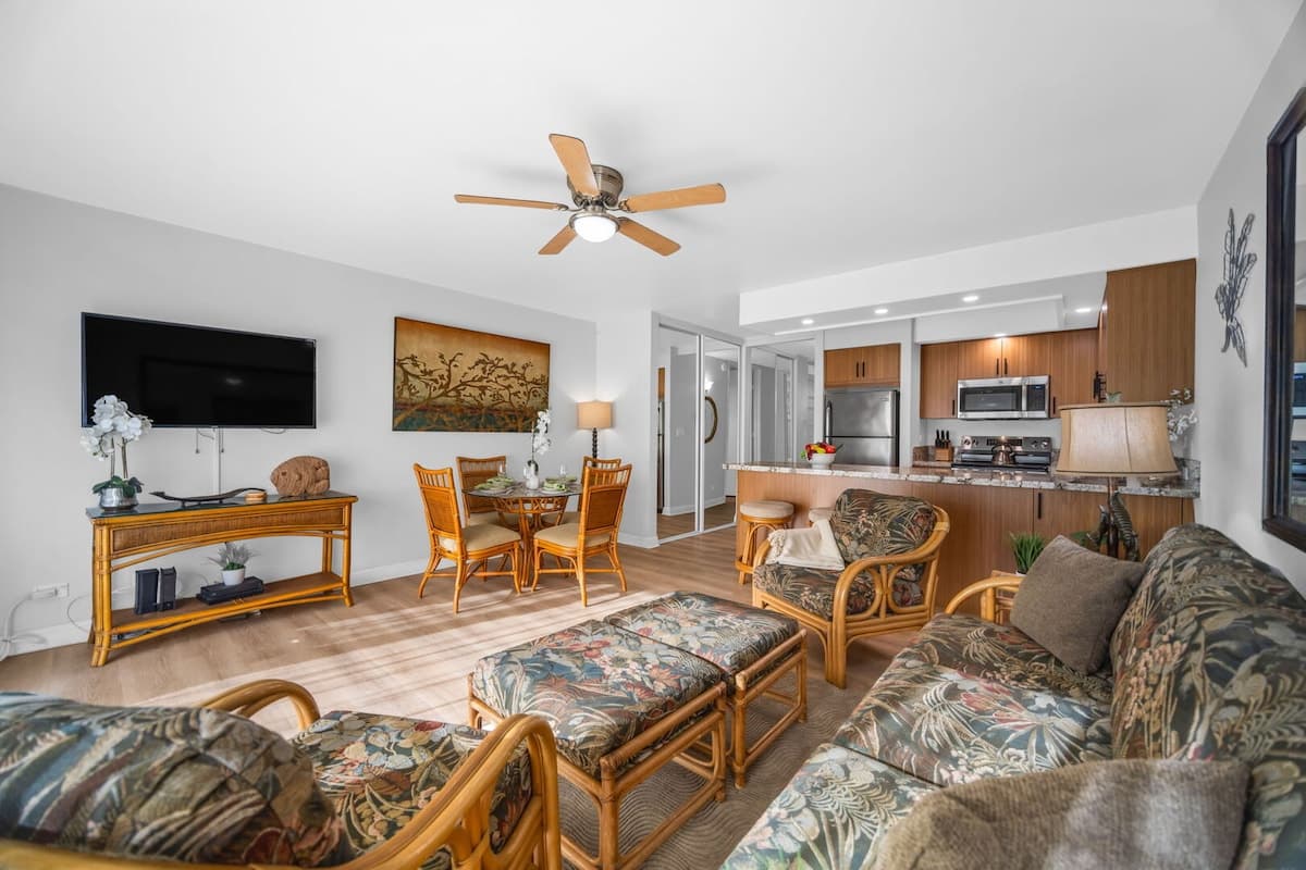 Condo in Lahaina · ★4.77 · 1 bedroom · 1 bed · 1 private bath - Photo 4