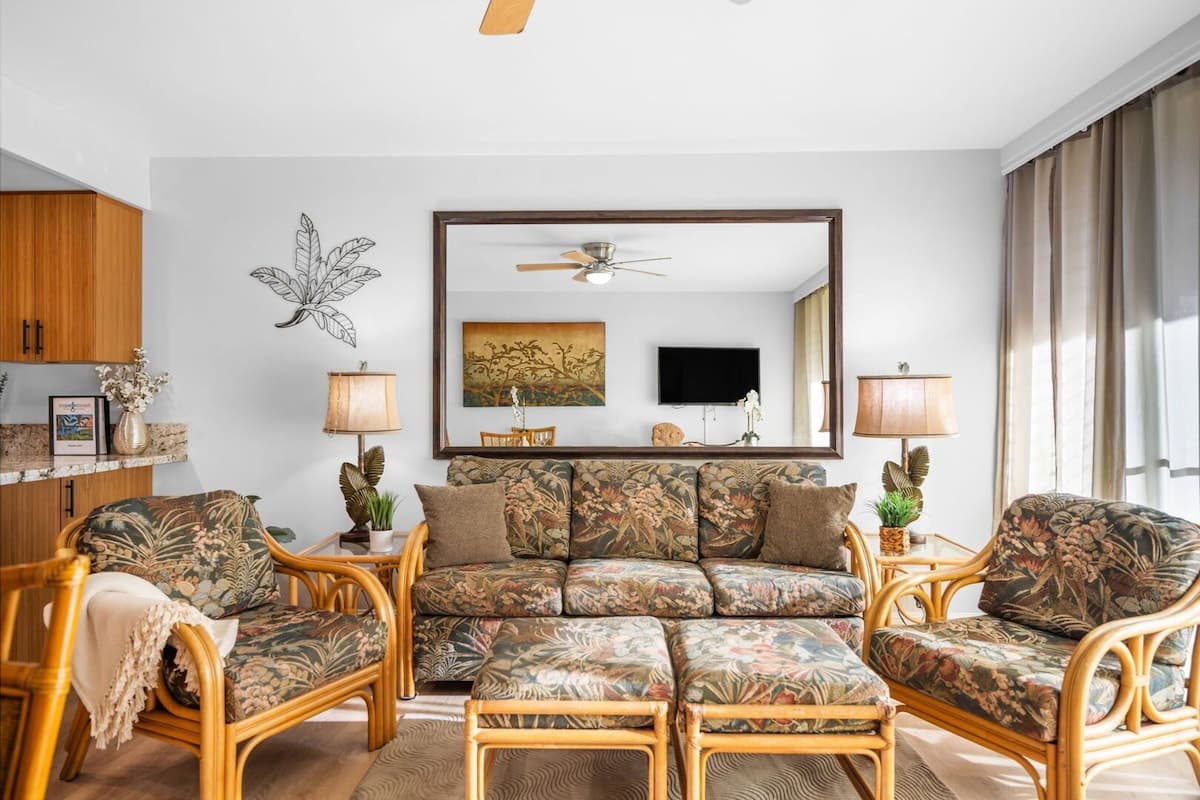 Condo in Lahaina · ★4.77 · 1 bedroom · 1 bed · 1 private bath - Photo 5