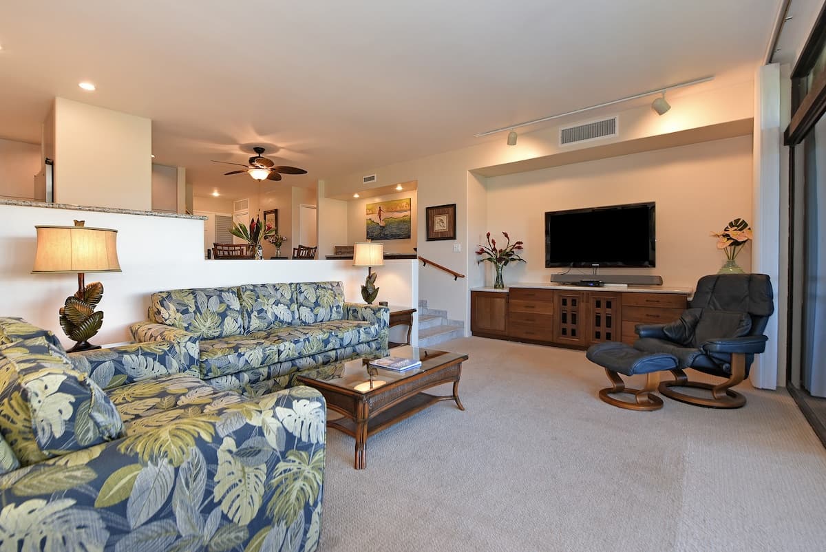 Condo in Lahaina · ★4.79 · 2 bedrooms · 3 beds · 2 baths - Photo 4