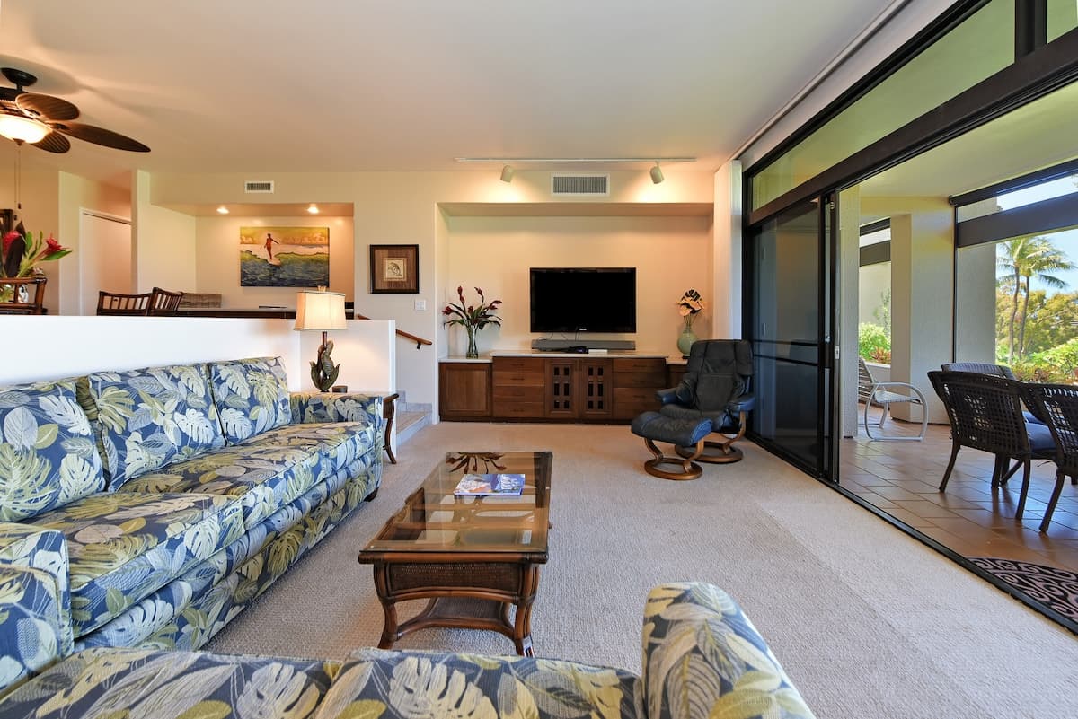 Condo in Lahaina · ★4.79 · 2 bedrooms · 3 beds · 2 baths - Photo 3