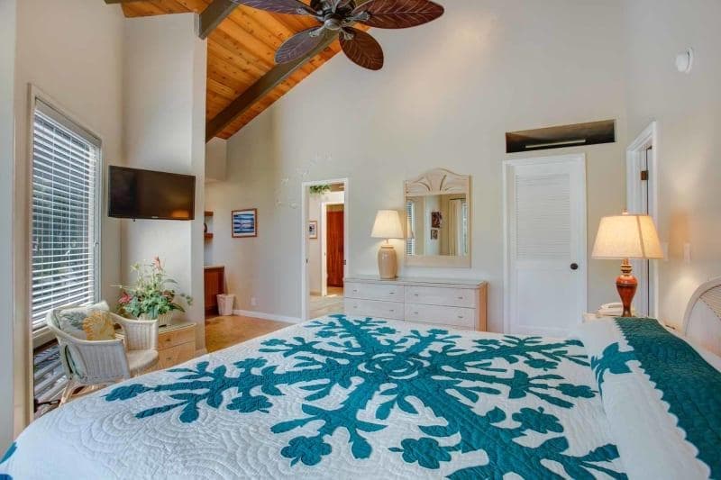 Condo in KAILUA-KONA · ★4.7 · 2 bedrooms · 3 beds · 2 private baths - Photo 1